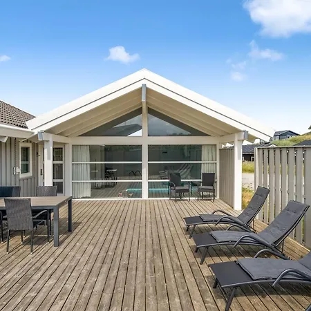 Anne - 100m From The Sea By Interhome