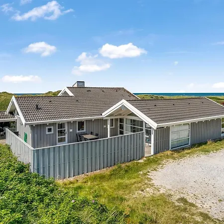 Anne - 100m From The Sea By Interhome